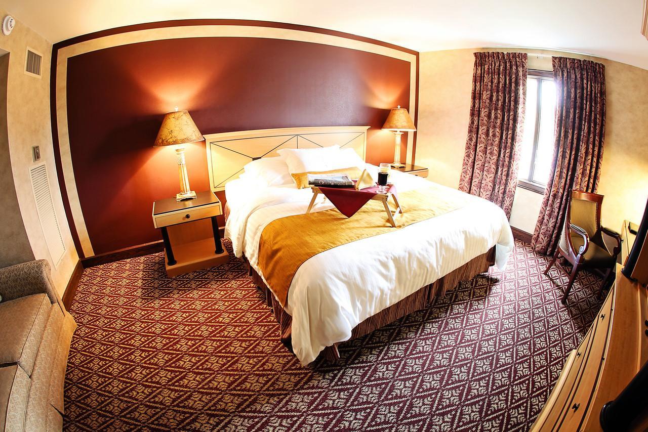 The Bertram Inn & Conf Ctr Trademark Collection By Wyndham Aurora Extérieur photo