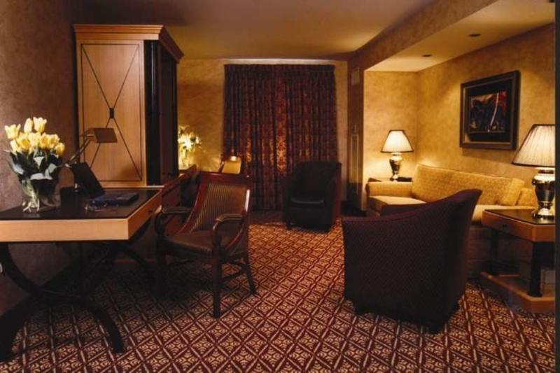 The Bertram Inn & Conf Ctr Trademark Collection By Wyndham Aurora Extérieur photo